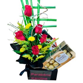 Caixa personalizada com flores e chocolate